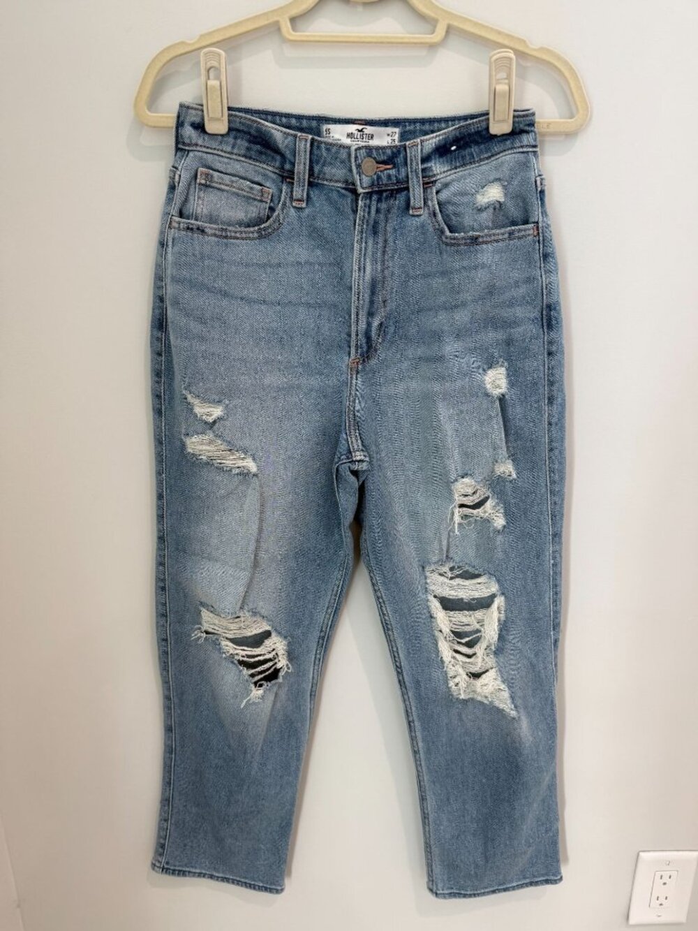 Hollister Curvy Ultra High-Rise Vintage Straight Ripped Jeans Size: W27 / L25 S